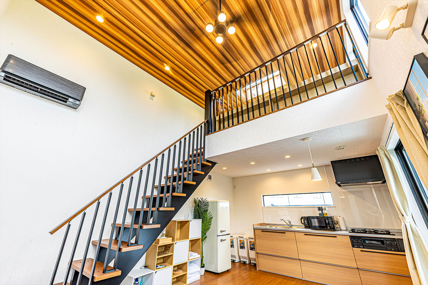 Galaxy Stardust 内装